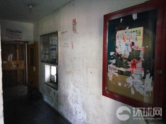 1月13日，中央美术学院学生为北京市朝阳区望京街道花家地北里社区的居民楼外墙公益创作的壁画取得了阶段性成果。参加创作的来自英国的留学生志愿者汤米说英国人的设计进了中国社区，感觉很棒!